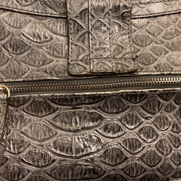 Guess Gray Crocodile Handbag Silver Hardware. Snap and zipped closure, several i - Picture 5 of 8